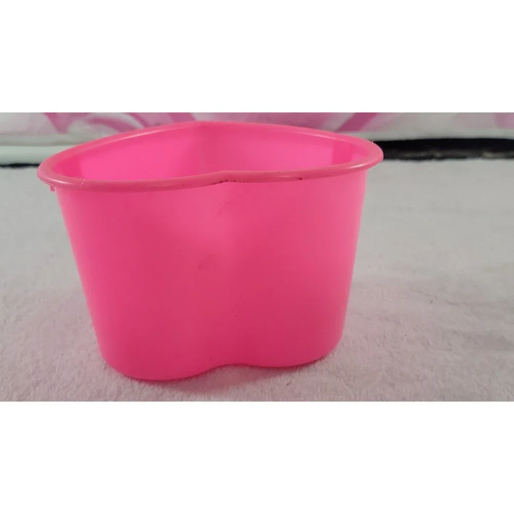 ​Birthday Express Pink Heart Shaped Plastic Bucket Pail Party Favor Basket Vtg